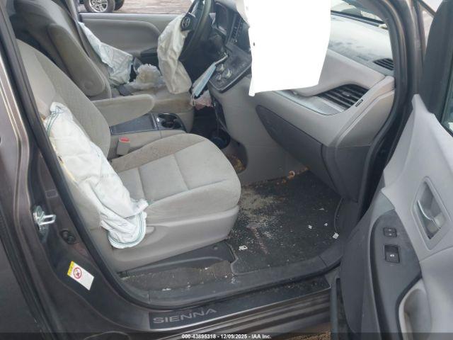 Toyota Sienna Le 8 Passenger Image 7