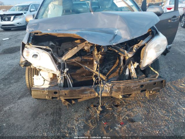 Toyota Sienna Le 8 Passenger Image 9