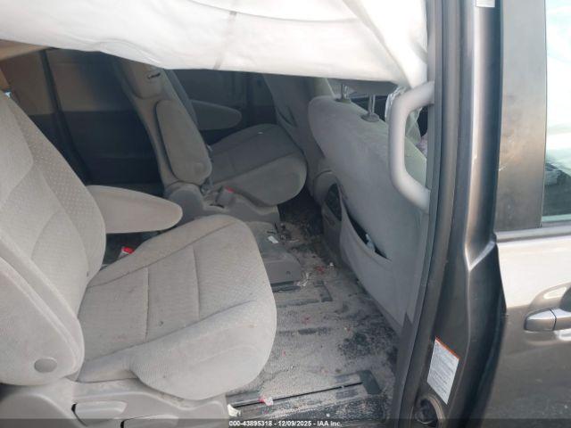 Toyota Sienna Le 8 Passenger Image 15