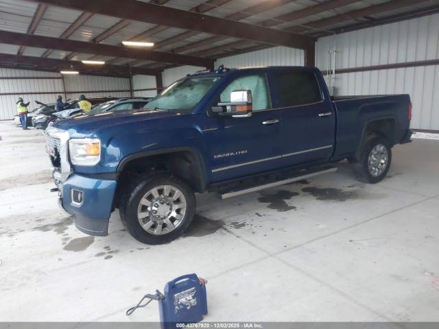 GMC Sierra 2500 Denali Image 8