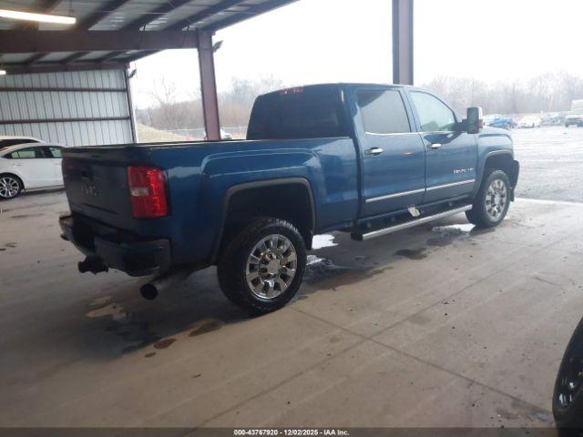 GMC Sierra 2500 Denali Image 3