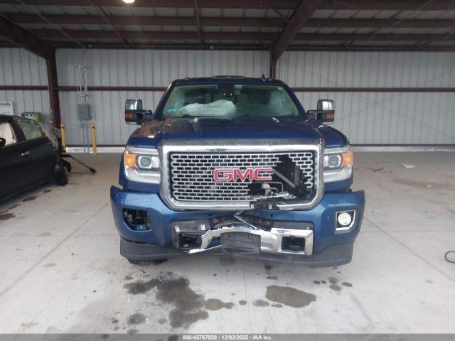 GMC Sierra 2500 Denali Image 10