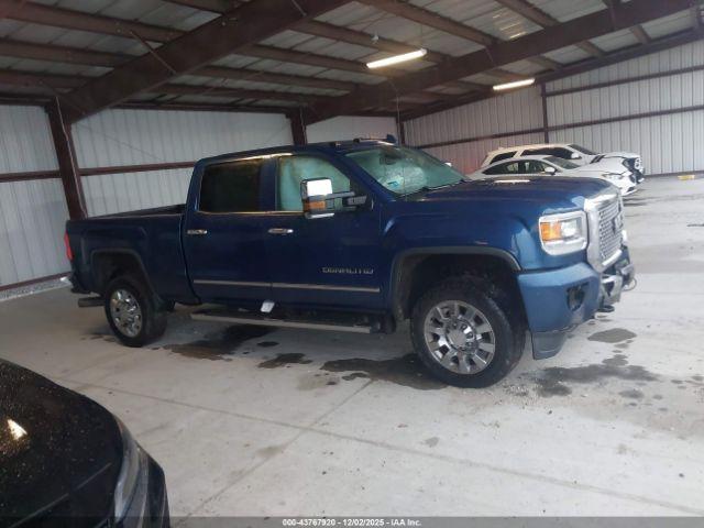 GMC Sierra 2500 Denali Image 12