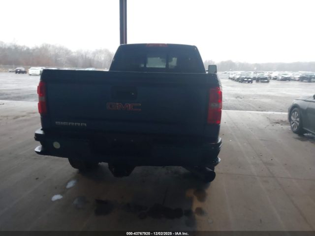 GMC Sierra 2500 Denali Image 16