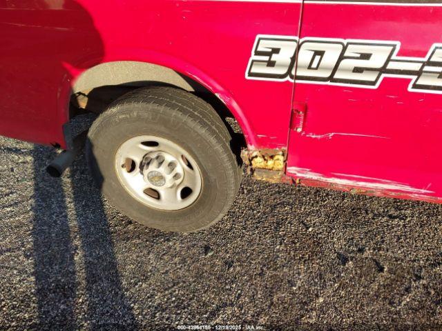 Chevrolet Express Image 4