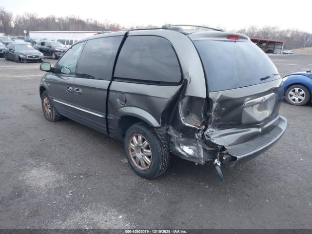Chrysler Town & Country Touring Image 11