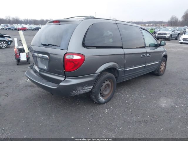 Chrysler Town & Country Touring Image 12