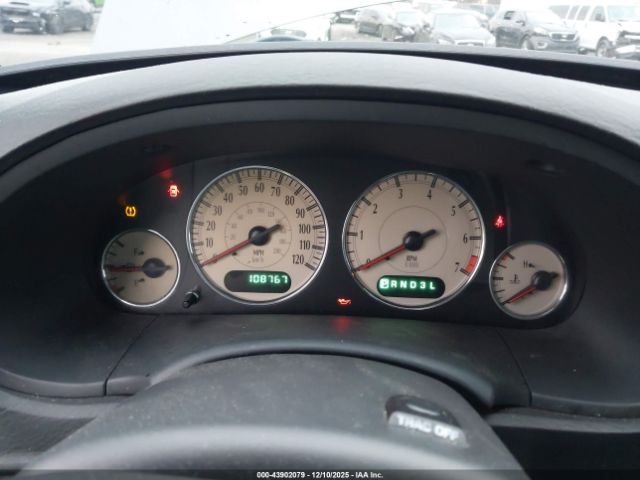 Chrysler Town & Country Touring Image 9