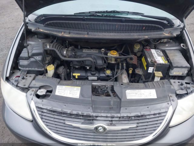 Chrysler Town & Country Touring Image 4