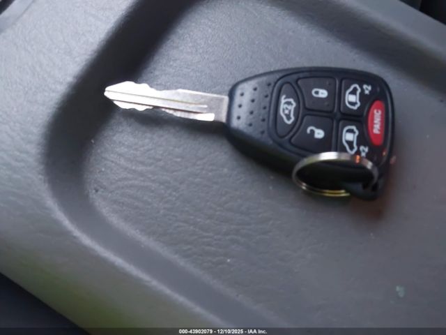 Chrysler Town & Country Touring Image 16