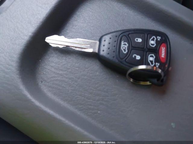 Chrysler Town & Country Touring Image 16