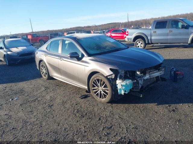 Toyota Camry Se Awd Image 1