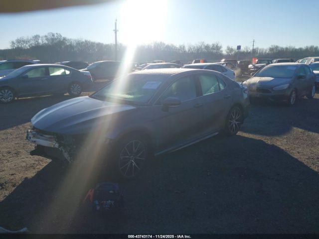 Toyota Camry Se Awd Image 2