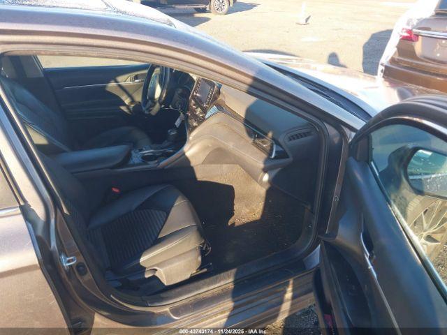 Toyota Camry Se Awd Image 5