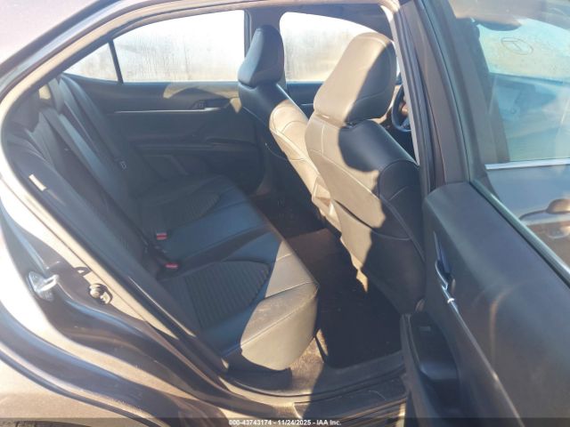 Toyota Camry Se Awd Image 8