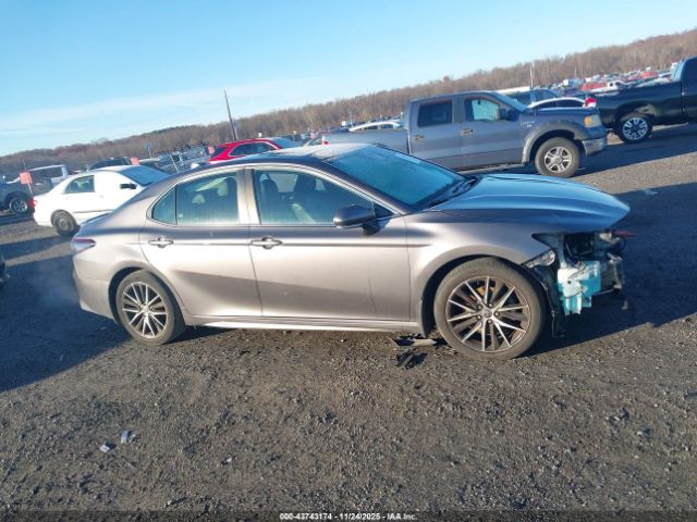 Toyota Camry Se Awd Image 9