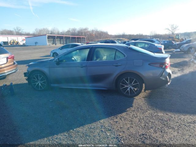 Toyota Camry Se Awd Image 12