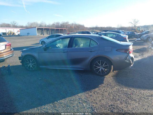 Toyota Camry Se Awd Image 12