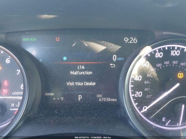 Toyota Camry Se Awd Image 14