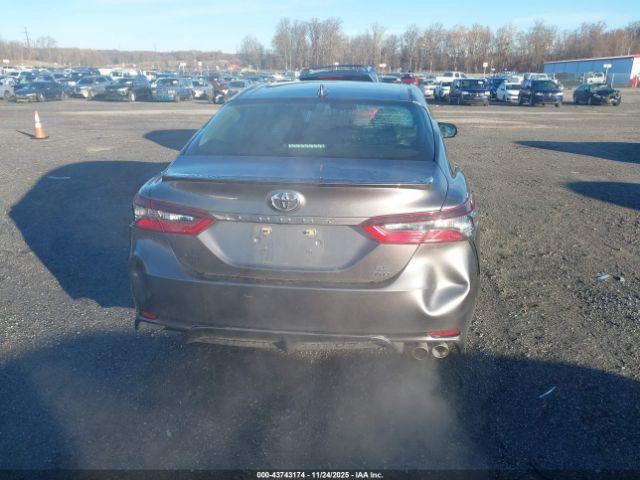 Toyota Camry Se Awd Image 10