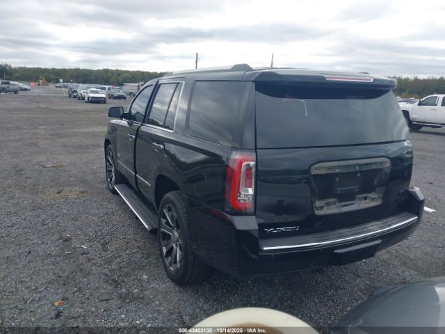 GMC Yukon Denali Image 11