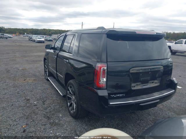 GMC Yukon Denali Image 11