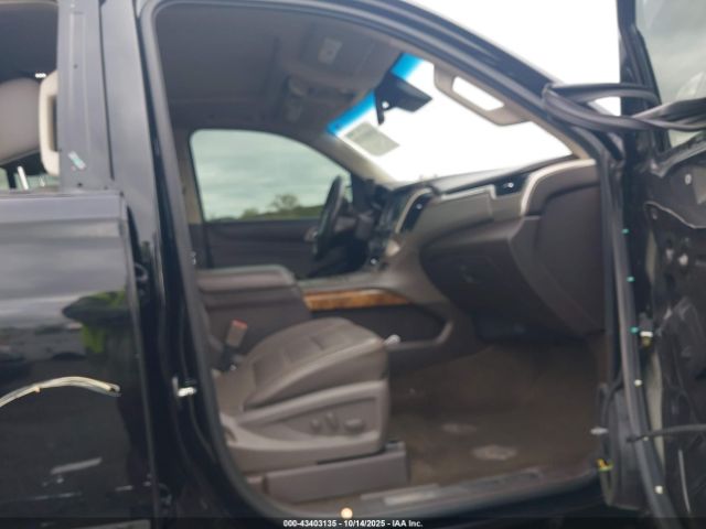 GMC Yukon Denali Image 7