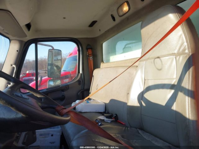 Freightliner M2 106 Medium Duty Image 9