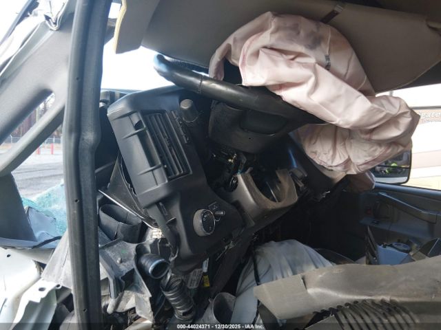 Chevrolet Express 4500 Series Image 14