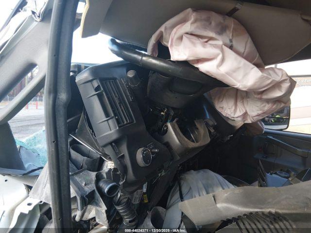 Chevrolet Express 4500 Series Image 14