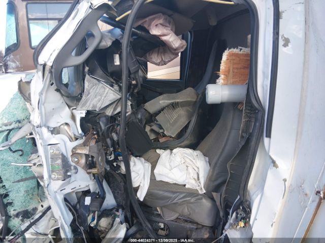 Chevrolet Express 4500 Series Image 9