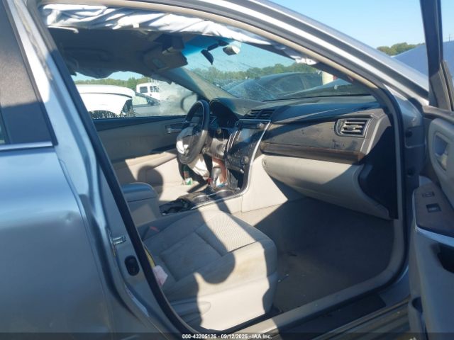 Toyota Camry Le Image 3