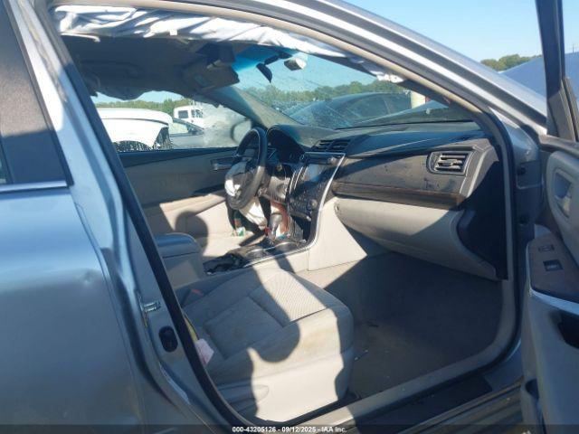 Toyota Camry Le Image 3