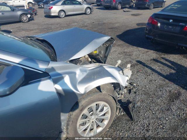 Toyota Camry Le Image 4