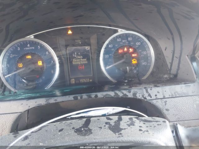 Toyota Camry Le Image 13