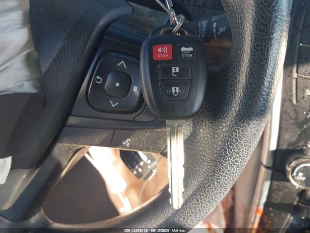 Toyota Camry Le Image 6