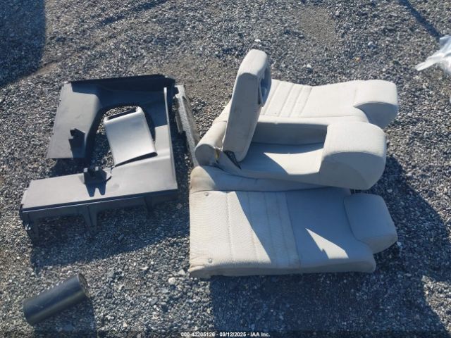 Toyota Camry Le Image 7