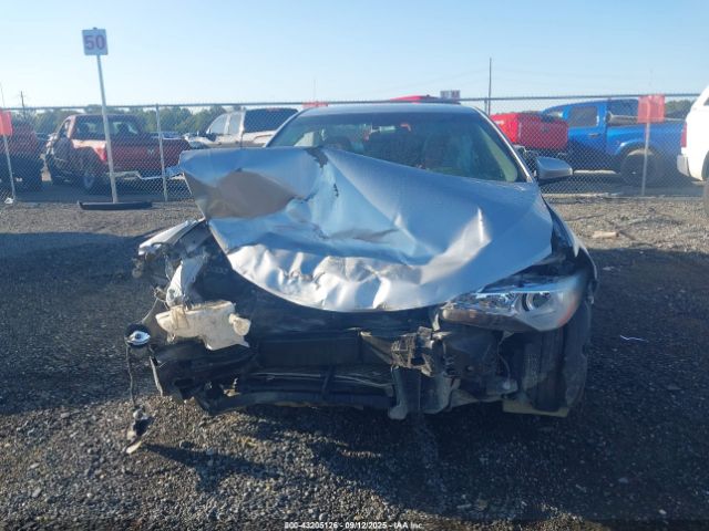 Toyota Camry Le Image 16