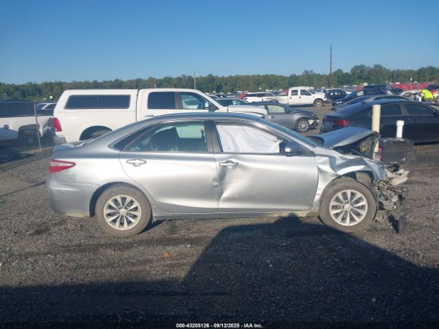 Toyota Camry Le Image 12