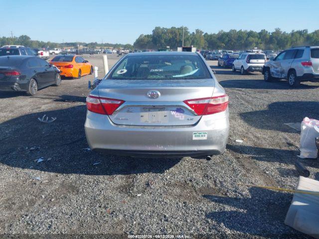 Toyota Camry Le Image 14